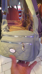 Selempang Wanita Chibao Lokal Bahan Anti Air Ukuran 23x17x10cm