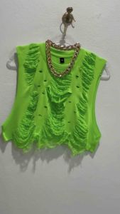 เสื้อเเต่งขาด สีเขียวสะท้อนเเสง