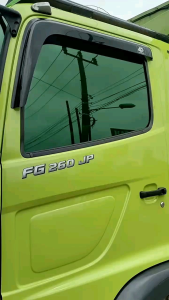 Stiker Kaca Film Riben Hijau Botol: Pilihan Ideal untuk Semua Kaca Mobil