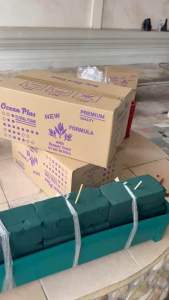 โฟมปักดอกไม้สด Ocean plus 1 ลัง 20 ก้อน ( กล่องม่วง ) โอเอซิสดโฟมจัดดอกไม้ 1 ลัง 20 ก้อน โอเอซิส สำหรับจัดดอกไม้ จัดงานพิธีต่างๆ อุ้มน้ำดี ดอกไม้สดนาน