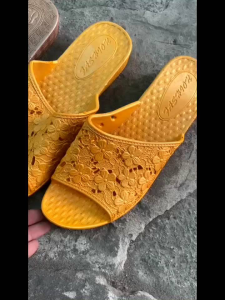 BONG8: Dép nhựa quai ngang mang nhà cho người già chống trơn đi mưa