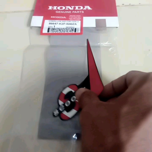 stripe L fr top cover type 2 sticker stiker logo tulisan scoopy bagian cover body depan atas kiri scoopy k2f original honda 86647K2FN40ZA