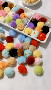 10pcs manik bulu pompom bandul  charm pompom gantung bulu halus