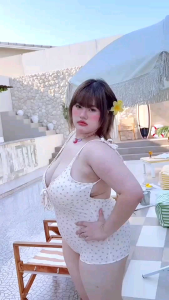  ชุดว่ายน้ำวันพีท ลายดอก สายเดี่ยวเปิดหลัง มีฟอกน้ำตรงอก ผ้าร่องยืด อกมีสายโบว์เพิ่มความน่ารัก summer