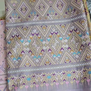 ผ้าถุงทอลายเเพรวาผ้าขนาด 2หลา ผ้าทอพรีเมี่ยมไม่หดไม่ตกสี