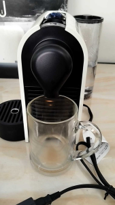 Máy pha cà phê viên nén Nespresso C50CW hàng si Nhật sử dụng điện 100-110v.