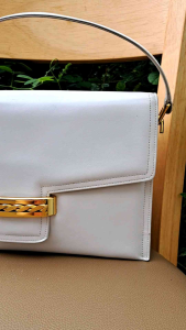 Hàng Si túi đeo vai da bê hiệu