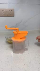 家用手摇豆浆机  Home Hand-Cranked Soymilk Maker简易制作自己的豆浆，做到真正的纯手工‼😍 #手动豆浆机👍 环保健康的实用的东西，你就不觉得想拥有它吗⁉😆#居家好物 #厨房好物