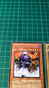 YUGIOH Japanese RDS-JP032 RDS-JP003 魔裝与魔货物车辆一次载两只走 Dekoichi the Battlechanted Locomotive 1SET (R) (N) LIGHT PLAYED 95%X2