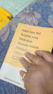 ✨ Novel Salah Satu Hal Terjahat yang Dilakukan Manusia Adalah Meragukan  Dirinya adalah karya Febriawan Jauhari. Novel ini menawarkan cerita yang unik  dan menarik.  * Cerita yang unik: Novel ini menggambarkan salah satu hal terjahat yang dilakukan manusi