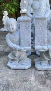 Tượng chú tiểu ngồi thả cá bằng đá non nước nguyên khối 60cm.