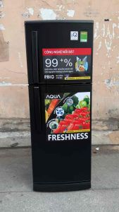 Tủ lạnh Aqua đen 99% công nghệ bảo quản tươi mới Bbio Freshness