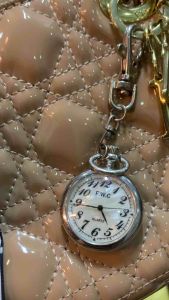 Đồng hồ namnữ F.W.C Quartz size 34mm mặt ánh khảm traimóc khóa trang trí cho các anh chị dùng treo túi xách Balôtreo xe hơi hoặc làm móc khóa