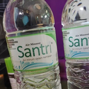air Santri 600ml drink mineral water Botol Air Halal Indonesia Kemasan Botol Organik Mineral Water Single Pack Air Minum Sehat Santri - Lazada