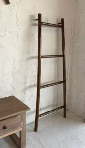 บันไดไม้ แขวนผ้าเช็ดตัว แต่งบ้าน ไม้ไผ่ เคลือบแลกเกอร์ สีน้ำตาลเข้ม สูง 150cm บันไดตากผ้า ห้องน้ำ ทำมือ Towel ladder bamboo wall ladder in dark brown