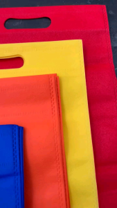 Tas Spunbond Goodie Bag Oval Uk 20x26 25x35 isi 20Pcs Tebal /Goodie Bag PLONG /Tas Kain /Tas Hajatan Polos
