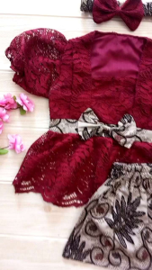 Set Kebaya Anak Bayi Perempuan 2 Tahun Encim Betawi Brukat Batik Maroon Free Bando