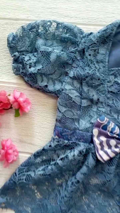 Kebaya Anak Bayi Perempuan 1 Tahun Setelan Kutubaru Brukat Batik Biru Denim Adat Jawa Free Bando