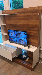 Meja TV & Rak TV Praktis Elegan