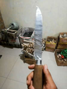 pisau sembelih kambing dan juga ternak lainnya produk the best seller yg siap dipakai kualitas terbaik dan terjamin tidak bisa diragukan lagi hasil dari pande tradisional menggunakan media tradisional dan manual