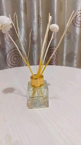 ก้านไม้หอมปรับอากาศกลิ่นอโรม่า  หอมแบบธรรมชาติ ไม่เเสบจมูกไม่เวียนหัว ขนาด50 ml  เปลี่ยนบรรยากาศในบ้านให้หอมสดชื่นและผ่อนคลาย  ของตกแต่งบ้าน