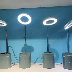 IKEA อิเกีย โคมไฟ LED โต๊ะทำงาน โคมไฟอเนกประสงค์ ครบจบที่อันเดียว โคมไฟตั้งโต๊ะ โคมไฟอ่านหนังสือ โคมไฟมีช่องเก็บของได้ โคมไฟระบบสัมผัส หรี่ไฟได้ ปรับองศาได้