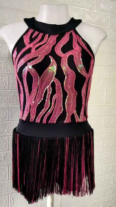 Q202: จั้มกางเกงขาสั้นปักเลื่อมสีชมพู คอปีน ผ้ายืดแบบผ้ากีฬา พู่ยาวปิดกางเกง Size XS-S (32-26-34") :มือสอง