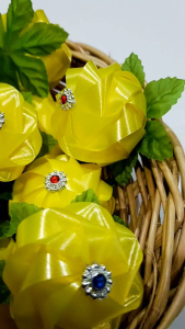 ริบบิ้นโปรยทานใช้สำหรับงานบุญงานบวชงานกฐินและงานต่างๆค่ะ 1 ถุงบรรจุ 50 เหรียญใส่เหรียญพร้อมนะคะ