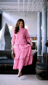 (Shirt+Long skirt Set) เสื้อ+กระโปรงยาวผ้าฝ้ายผสมซิลล์เกรดพรีเมี่ยม มาในทรงสไตล์แบรนด์เนมเนื้อผ้านุ่ม แต่งสลับกับงานลูกไม้สีเดียวกับชุด ใช้กระดุมมุกดูหรูหราไฮโซมากค่ะ งานเรียบหรูมีสไตส์ ใส่สบาย สวยโดดเด่นมากจริงๆค่ะ ชุดมีซับในช่วงตัวอย่างดีทั้งตัวสวยสุดๆ