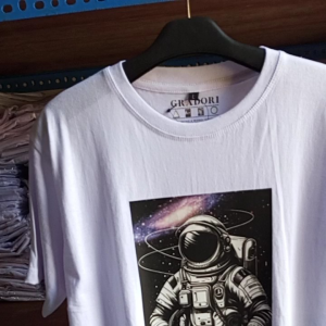 Kaos Distro Putih Tangan Pendek Kaos oblong // kaos distro // kaos pria // kaos wanita // kaos cowok // kaos cewek // baju distro // kaos murah // grosir kaos // suplayer kaos // cod bayar di tempat // gratis ongkir // kaos kekinian // kaos Bandung // cuc