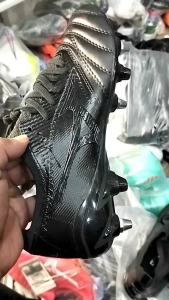 Mizuno ปุ่มเหล็ก MORELIA รองเท้าสตัั้ดปูด้วย สตั๊ดหนังแท้ เสื้อสมีไม่พอดี สินค้าใช้เวลากับเดินทาง 2-3 วัน ไม่ต้องการเก็บเงินปลาย