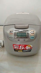 Nồi cơm điện 054 lít ZOJIRUSHI NS-KE05 hàng bãi Nhật