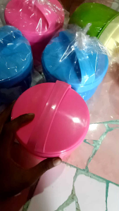 rantang tunggal. bahan plastik warna random