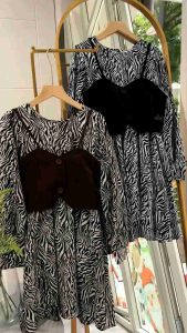 ●ECLAIRE● 043 Dress Mini 2in1 (Dress dan vest tanktop) Motif Loreng Urban Mode Modis Trendy Korea import loxo\\n\\nECLAIRE 043 Dress Mini 2in1 adalah pakaian yang terdiri dari dress dan vest tanktop, yang menampilkan motif Loreng Urban Mode Modis Trendy Korea. Produk ini dirancang untuk memberikan gaya modis dan trendy kepada penggunanya. Dalam artikel ini, kita akan membahas spesifikasi produk, keunggulan, cara memilih ECLAIRE 043 Dress Mini 2in1 yang tepat, serta tips menggunakan produk tersebut.\\n\\n Apa Itu ECLAIRE 043 Dress Mini 2in1?\\n\\nECLAIRE 043 Dress Mini 2in1 adalah dress mini dengan vest tanktop yang bisa dipakai bersamaan atau terpisah. Motif Loreng Urban Mode Modis Trendy Korea menambah nilai estetika dan gaya modis bagi penggunanya. Dress dan vest tanktop ini cocok untuk acara formal maupun informal, serta dapat dipadukan dengan berbagai aksesoris dan sepatu.\\n\\n Spesifikasi Produk\\n\\nBerikut adalah spesifikasi produk ECLAIRE 043 Dress Mini 2in1:\\n\\n- Model: Dress mini dengan vest tanktop\\n- Motif: Loreng Urban Mode Modis Trendy Korea\\n- Bahan: Berkualitas tinggi, nyaman dipakai\\n- Ukuran: Tersedia dalam berbagai ukuran\\n\\n Keunggulan Produk\\n\\nECLAIRE 043 Dress Mini 2in1 memiliki beberapa keunggulan, antara lain:\\n\\n- Motif Loreng Urban Mode Modis Trendy Korea yang menarik dan modis\\n- Dress mini dengan vest tanktop yang dapat dipakai bersamaan atau terpisah\\n- Bahan berkualitas tinggi dan nyaman dipakai\\n- Tersedia dalam berbagai ukuran untuk memenuhi kebutuhan pengguna\\n\\n Bagaimana Cara Memilih ECLAIRE 043 Dress Mini 2in1 yang Tepat?\\n\\nBerikut adalah beberapa pertimbangan dalam memilih ECLAIRE 043 Dress Mini 2in1 yang tepat:\\n\\n Pertimbangan Ukuran\\n\\nPastikan ukuran dress mini dan vest tanktop sesuai dengan tubuh Anda. Jika Anda ragu, pilih ukuran yang lebih besar untuk mendapatkan kenyamanan maksimal.\\n\\n Warna & Motif\\n\\nPilih warna dan motif yang sesuai dengan selera dan gaya Anda. Motif Loreng Urban Mode Modis Trendy Korea dapat menambah nilai estetika dan gaya modis pada penampilan Anda.\\n\\n Material\\n\\nPerhatikan bahan yang digunakan dalam pembuatan dress mini dan vest tanktop. Pastikan bahan berkualitas tinggi dan nyaman dipakai.\\n\\n Tips Menggunakan ECLAIRE 043 Dress Mini 2in1\\n\\nBerikut adalah beberapa tips dalam menggunakan ECLAIRE 043 Dress Mini 2in1:\\n\\n Pemilihan Aksesoris\\n\\nPilih aksesoris yang sesuai dengan dress mini dan vest tanktop Anda. Aksesoris seperti gelang, kalung, atau anting dapat menambah nilai estetika dan gaya modis pada penampilan Anda.\\n\\n Perawatan\\n\\nPerawatan dress mini dan vest tanktop harus dilakukan dengan baik untuk menjaga kualitas dan keawetannya. Cuci dengan air dingin dan jemur di tempat teduh.\\n\\n Pemilihan Sepatu\\n\\nPilih sepatu yang sesuai dengan dress mini dan vest tanktop Anda. Sepatu seperti sneakers, high heels, atau flat shoes dapat menambah nilai estetika dan gaya modis pada penampilan Anda.\\n\\nDengan memperhatikan tips di atas, Anda dapat memaksimalkan penampilan Anda dengan ECLAIRE 043 Dress Mini 2in1. Selamat mencoba!\n}