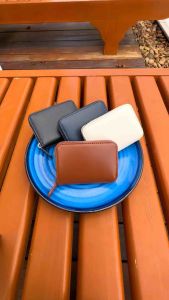 ยิ่งขึ้นในการรักษาสุขภาพใบสั้น กระเป๋าสตางค์หนังวัวญี่ปุ่นใบเล็ก กระเป๋าตังค์หนังแท้พรีเมี่ยมซิปรอบ รวมบัตรเสริมสวย หนังนุ่มละมุนสายมินิมอลน่ารัก