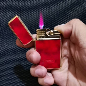 Korek Api Merah Elegant Mewah: Desain Elegan dan Berkualitas Tinggi