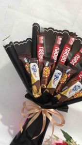 BUKET SNACK HADIAH KERTAS HITAM