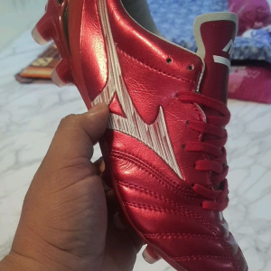 รองเท้าฟุตบอล Mizuno NEO "made in Japan 💯หนังแท้💯 นุ่มทนเบาแข็งแรง พร้อมกล่องแบรนด์ ใส่ไม่ได้สามารถเปลี่ยนไซส์กับทางร้านได้ สวยแท้ตรงปก100% สินค้าใช้เวลาเดินทาง 2-3 วัน