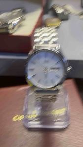 Đồng hồ nam nữ hiệu VEGA QUARTZsize 35mmhai lịch mặt trắng cọc số Classicđáy xoáy chống nước 10BARdây thép không gỉ hãng BEAR Nhật Bản độ dài 185cm Form nhỡ dùng cho cả nam và nữhình thức sản phẩm có xước nhẹ không đáng kể