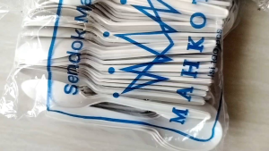 Sendok Makan Plastik Murah / Sendok Makan Panjang Butek Isi 100pcs