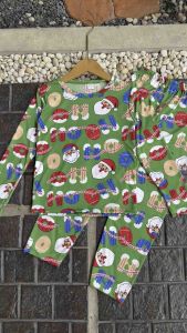 ชุดเด็ก เด็กชายหญิง คริสต์มาส แขนยาวขายาว ผ้าไมโคร นิ่มบางเบาใส่สบายสีสดซักง่ายสีไม่ตก (ย+ย) ซานต้าอักษร