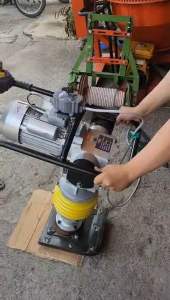 Máy đầm cóc sử dụng điện FUKI