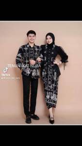 Pakaian Tenun Tradisional: Desain Elegan untuk Pasangan