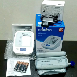 Omron HEM-7121 Automatic Blood Pressure Monitor With Omron Adapter