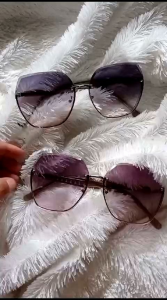 Kacamata Hitam Fashion Titanium Wanita: Cantik & Keren