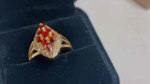 แหวนเพชร และ ทองฝังพลอยทับทิม ทองเหลือง เรียบหรูใส่ได้ทุกโอกาส สำหรับสินค้า เสริมโชค ถ่ายรูปจากสินค้าจริง