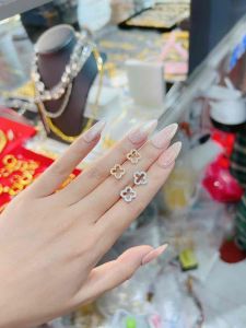 Bông tai 4 lá rỗng mini đính đá cz nhân tạo siêu sáng Kami trang sức sỉ (B4LM)