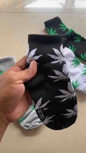 Kaos Kaki Sport Pendek Tebal Motif Daun Old School