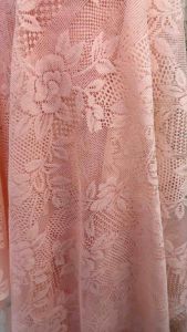 ผ้าเมตร ผ้าลูกไม้ ลูกไม้นิ่ม ลูกไม้โปร่ง หน้ากว้าง 45 นิ้ว (สกัดเป็นเมตร)