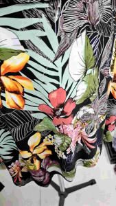 เกาหลี ผ้ายืด ITY พิมลาย พื้นสีดำพิมลายดอกไม้ใบผ้าม้วนตัดแบ่งเป็นเมตรผ้าหน้า 60"